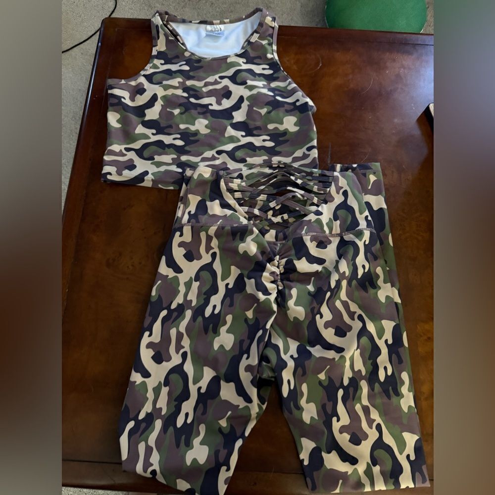 Fit Booty Camo Workout Sports Bra and Botty Scrunch Legging Set Bra- M, Pants- L
